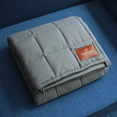 What is the design feature of the blanket?